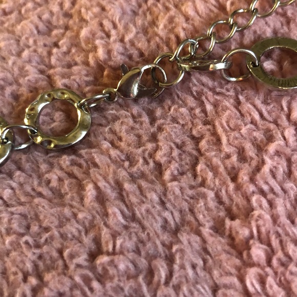 🪷 5/$10 🪷 Beautiful necklace, lock isn’t working - Picture 2 of 3
